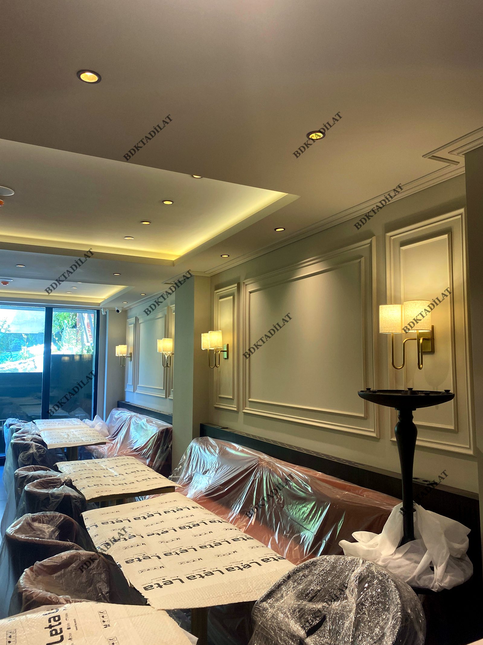 Tamamladığımız salon — duvar panelleri ve gizli aydınlatma